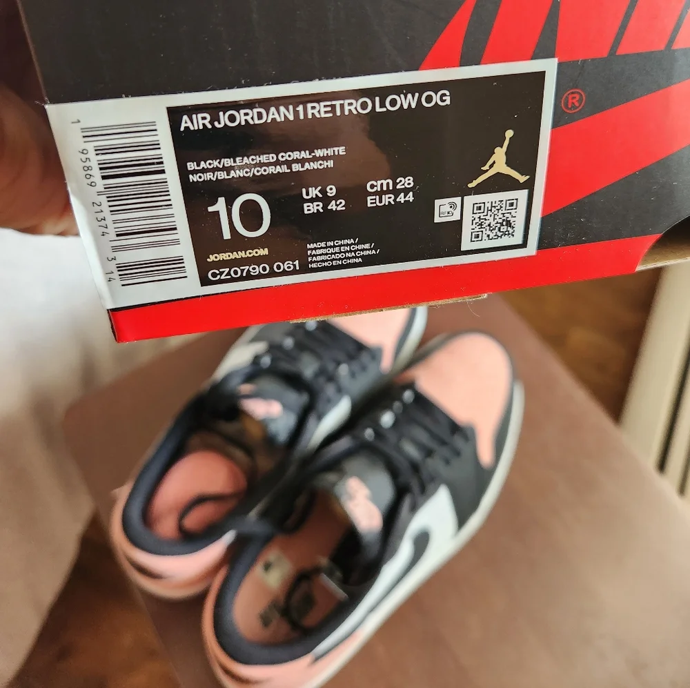 Jordan 1 Low Retro Bleached Coral - Picture 5 of 6